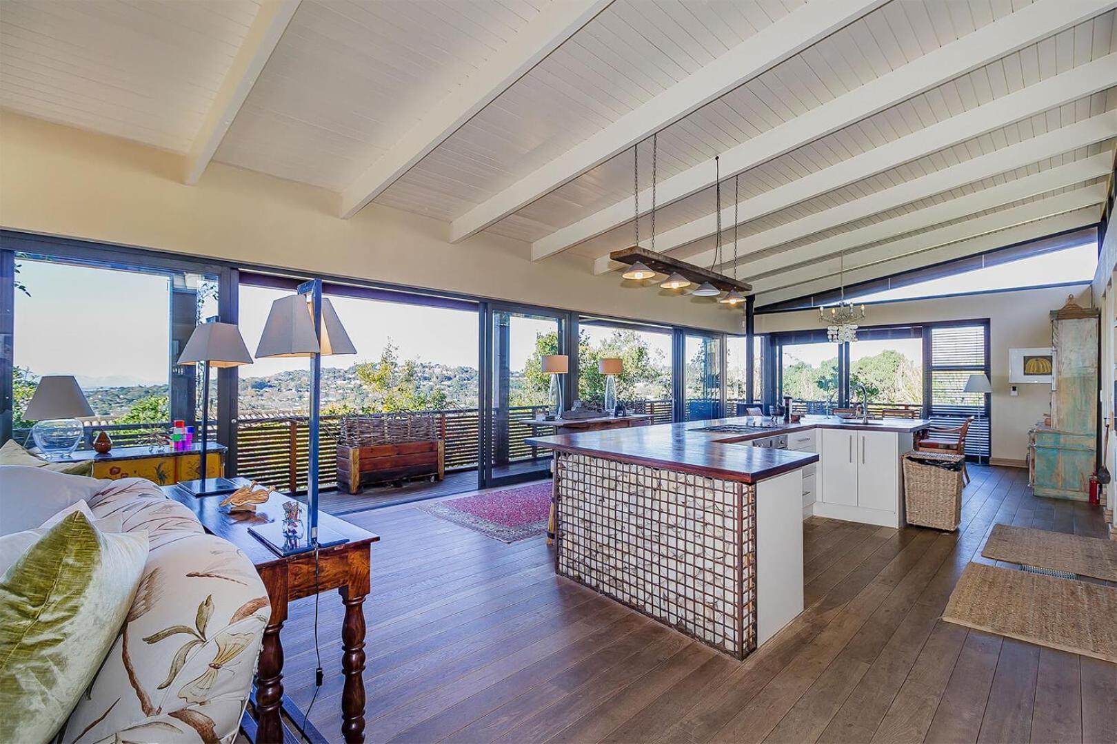 Table Mountain Villa *